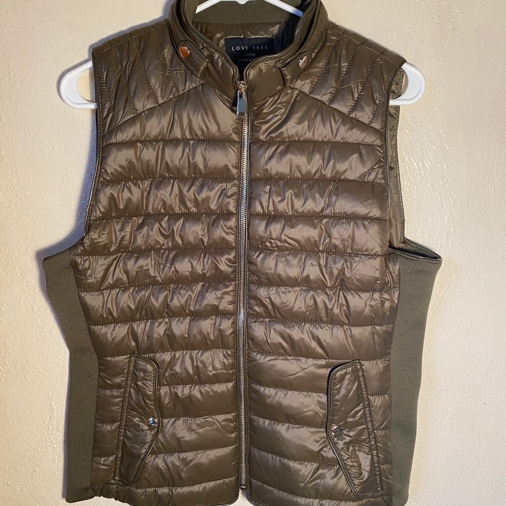 Love Tree Vest Size Large NEVER WORN Olive Green